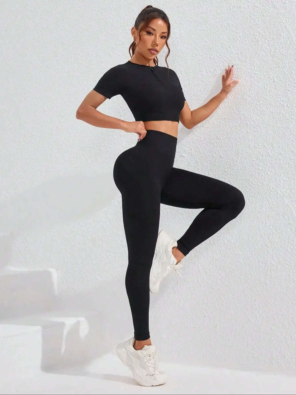 Cadore Seamless Set – Short Sleeve Crop Top & Sculpt Leggings