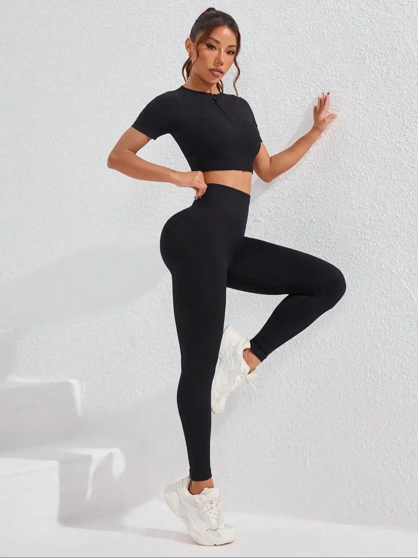 Cadore Seamless Set – Short Sleeve Crop Top & Sculpt Leggings