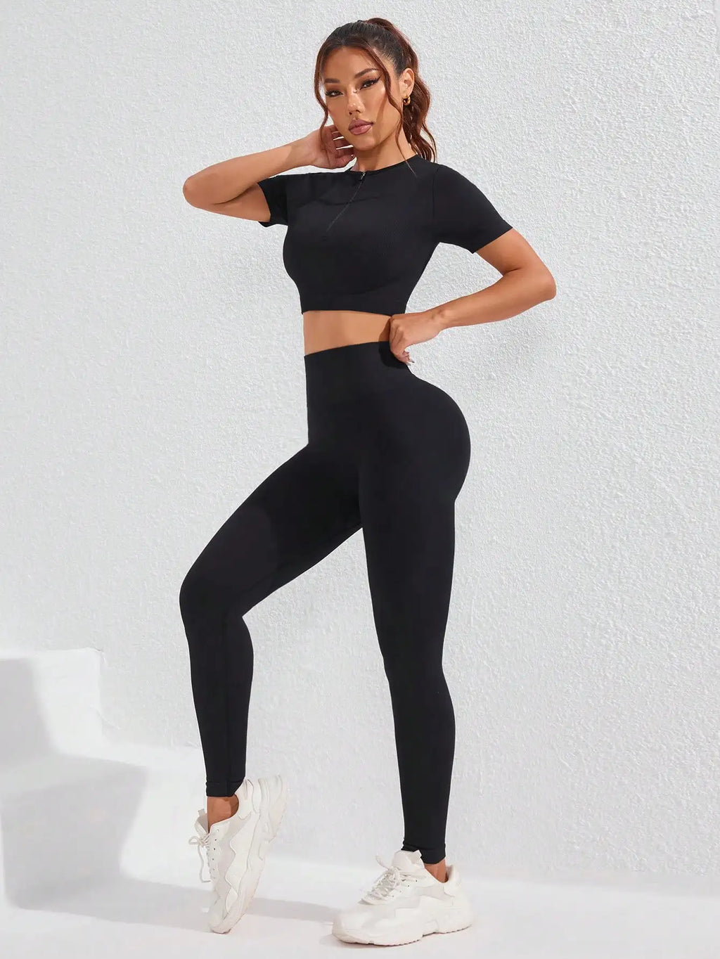 Cadore Seamless Set – Short Sleeve Crop Top & Sculpt Leggings